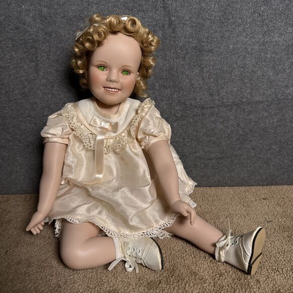 Danbury Mint Collection SHIRLEY TEMPLE Sitting Doll Uranium Green Eyes Glow Dark - Picture 1 of 12